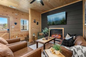 Modern Pigeon Forge Cabin with Hot Tub Game Loft