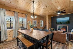 Modern Pigeon Forge Cabin with Hot Tub Game Loft