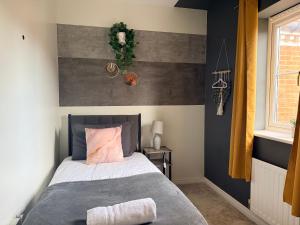 Spacious 4-Bedroom Home Canterbury with Free Parking