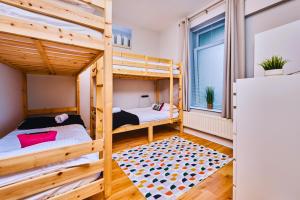 High Finish Apt Beside Beach - Dunluce Green 1