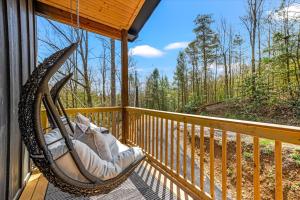 New Modern Gatlinburg Cabin with Fire Pit Hot Tub
