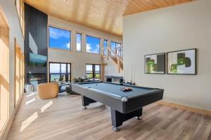 Mountain Views with Swim Spa EV and Dog Friendly