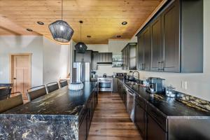 Mountain Views with Swim Spa EV and Dog Friendly