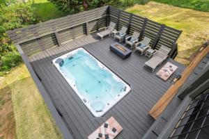 Mountain Views with Swim Spa EV and Dog Friendly