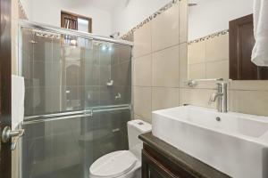 Tropical Retreat for 7 Near Coco Beach Pool Gated Community