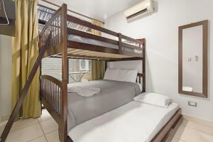 Tropical Retreat for 7 Near Coco Beach Pool Gated Community