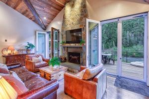 Truckee River House 2 Minutes to Palisades EV