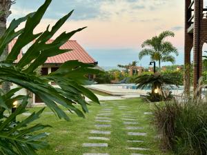 Casa pé na areia em condomínio com piscina