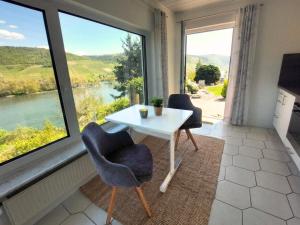 Ferienwohnung Märchenhain am Mittelrhein - Top-Lage mit Rheinblick, Terrasse & Garten, 2 Schlafzimmer und 2 Bäder