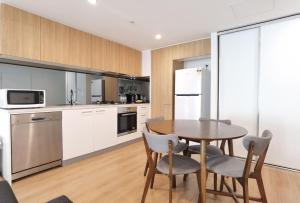 West Franklin 2BR Apartment - Pool & Gym & Parking