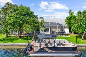 Waterfront Cape Coral Pool Villa I Gulf Access I Kayaks
