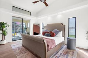 Waterfront Cape Coral Pool Villa I Gulf Access I Kayaks