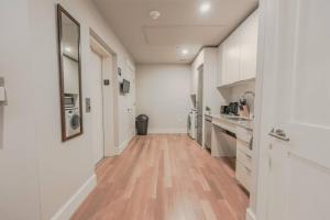 Bright Newbury Street 1 Bedroom Apartment