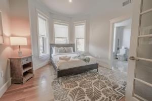 Bright Newbury Street 1 Bedroom Apartment
