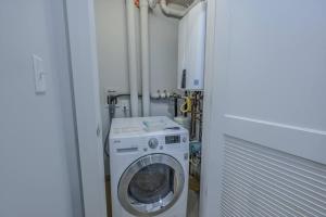 Back Bay Gem 1BR on Newbury Street
