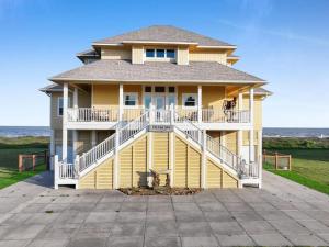Cs the Day Beachfront Sleeps 14 Fantastic Location