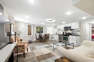 2 BR - AC Getaway - Walk to Beach and Boardwalk