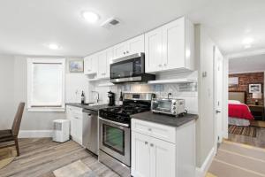 2 BR - AC Getaway - Walk to Beach and Boardwalk