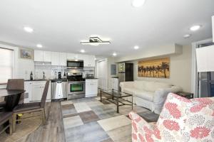 2 BR - AC Getaway - Walk to Beach and Boardwalk