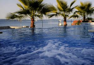 Luxury Villa with Pool & Panoramic Sea Views