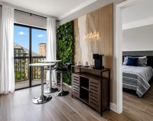 Suite 2Q no Enclave, 5 min da Universal