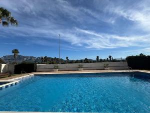 Beachnear modern apartment with community pool