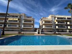 Beachnear modern apartment with community pool