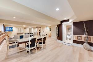Anmore Nature Suite 2Bed 2Bath Private Entry