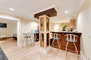 Anmore Nature Suite 2Bed 2Bath Private Entry