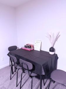 Modern BRAND NEW Guest Suite in Wolf Willow