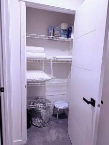 Modern BRAND NEW Guest Suite in Wolf Willow
