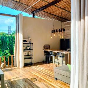 Central 2br apartment Ocean views