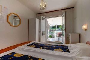 Apartments near Beach in Mali Losinj 15032