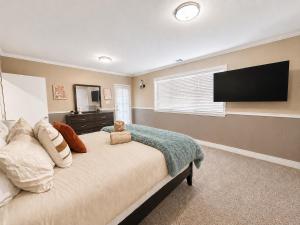 Spacious 3BR w Large Backyard | Near SF & OAK
