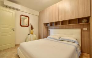Lovely Home In Capezzano With Kitchen