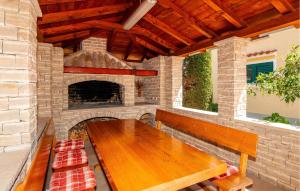 Nice Home In Vrsi With Wifi