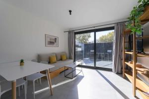 MOT Rentals Black Ravignani 2C 2 Bd Palermo Hollywood