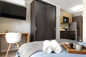 Urban Design & Comfort next to Metro + Balcony