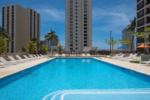 20FL Lanai condo with ocean & bay views, beach access