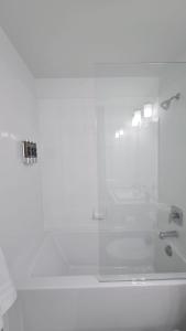 Mountain Views, Premium Coquitlam Stay, Minutes to Transit