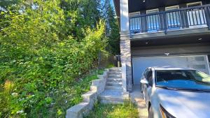 Mountain Views, Premium Coquitlam Stay, Minutes to Transit