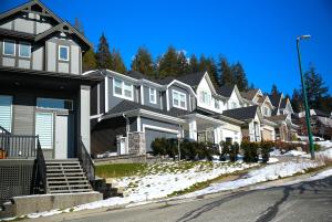 Mountain Views, Premium Coquitlam Stay, Minutes to Transit