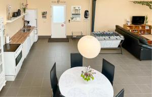 Nice Home In Lemvig With Wifi