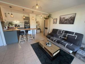 Appartement climatisé, terrasse - 4 pers. - FR-1-250-337