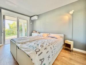 Villa clim piscine animaux acceptés - 6 pers. - FR-1-768-143