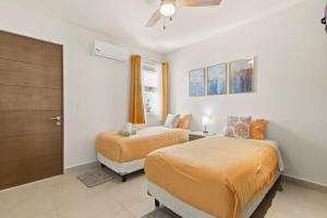 Akumal Caribbean 2BR Beach Condo Walk to Beach 7 Rooftop Pools