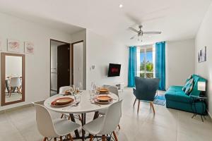 Akumal Caribbean 2BR Beach Condo Walk to Beach 7 Rooftop Pools