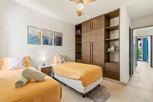 Akumal Caribbean 2BR Beach Condo Walk to Beach 7 Rooftop Pools