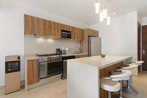 Akumal Caribbean 2BR Beach Condo Walk to Beach 7 Rooftop Pools