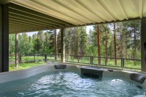 Silver Lining Lodge I Amazing Views I Hot Tub I Sauna I Activity Program